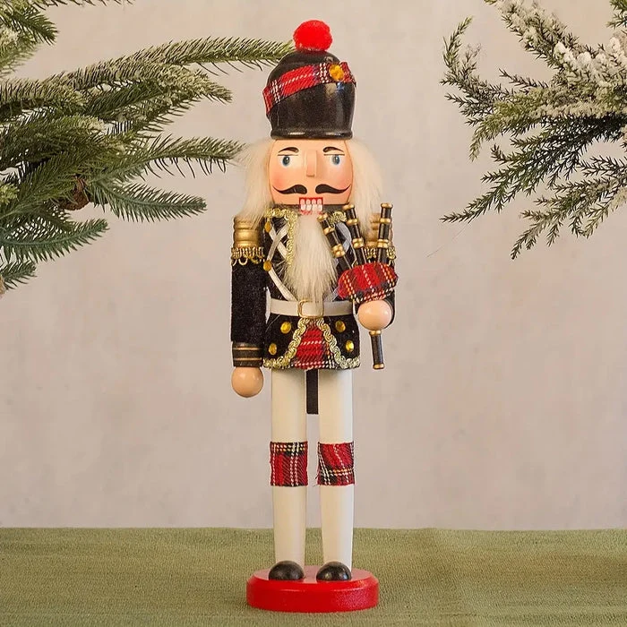 Nøddeknækker Soldat Figur i Hasselnød - Tidløst Julepynt