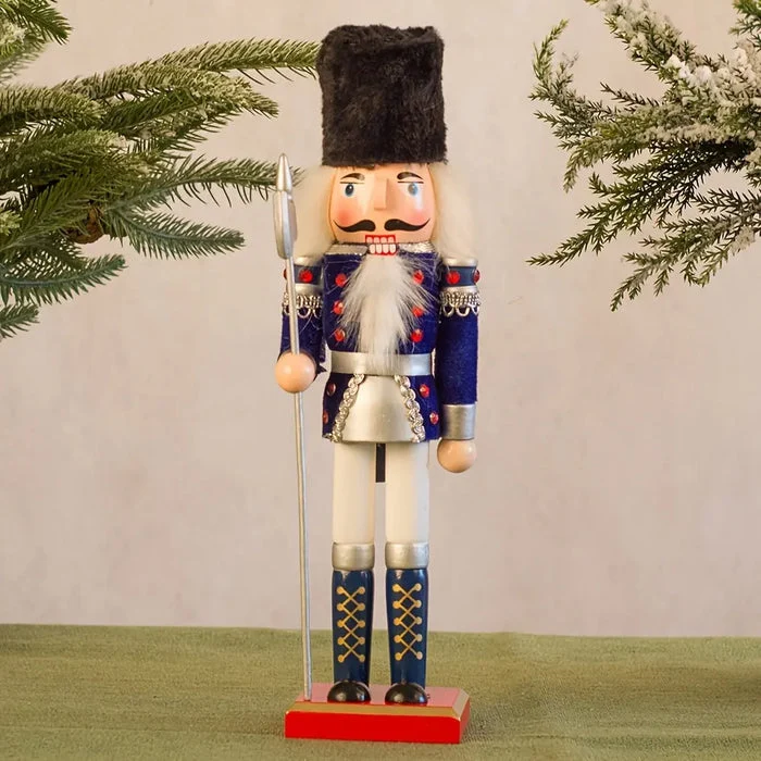Nøddeknækker Soldat Figur i Hasselnød - Tidløst Julepynt
