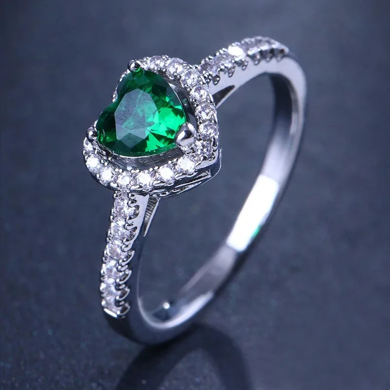 Forlovelsesring med hjerteformet diamant – kærlighedssymbol