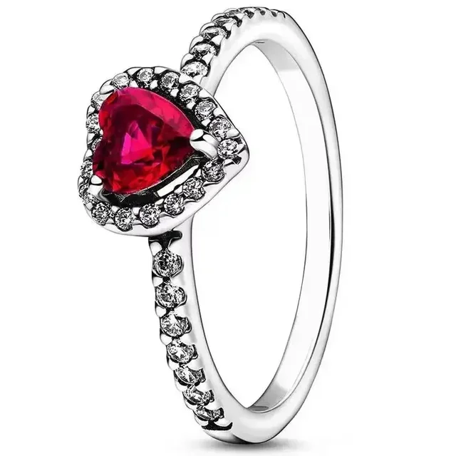 Forlovelsesring med hjerteformet diamant – kærlighedssymbol