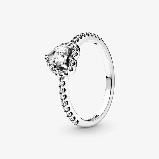 Forlovelsesring med hjerteformet diamant – kærlighedssymbol
