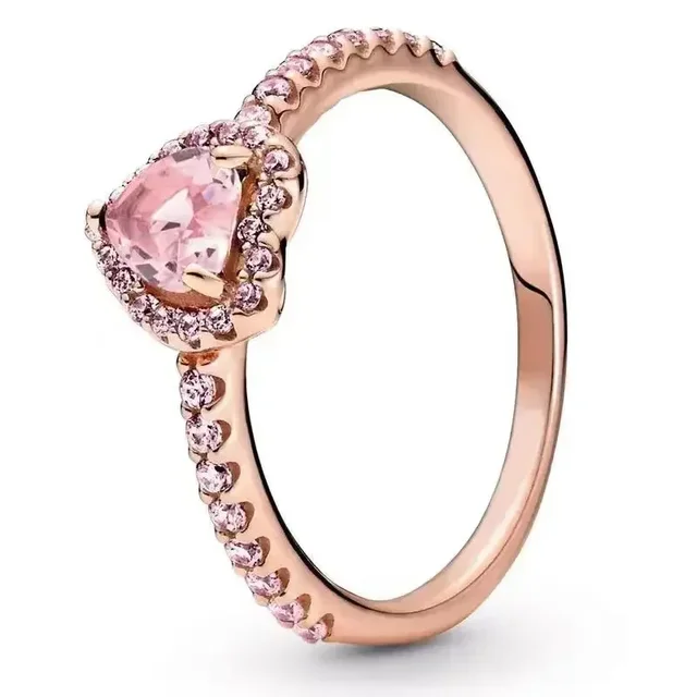 Forlovelsesring med hjerteformet diamant – kærlighedssymbol