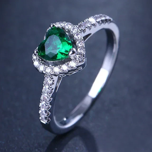 Forlovelsesring med hjerteformet diamant – kærlighedssymbol