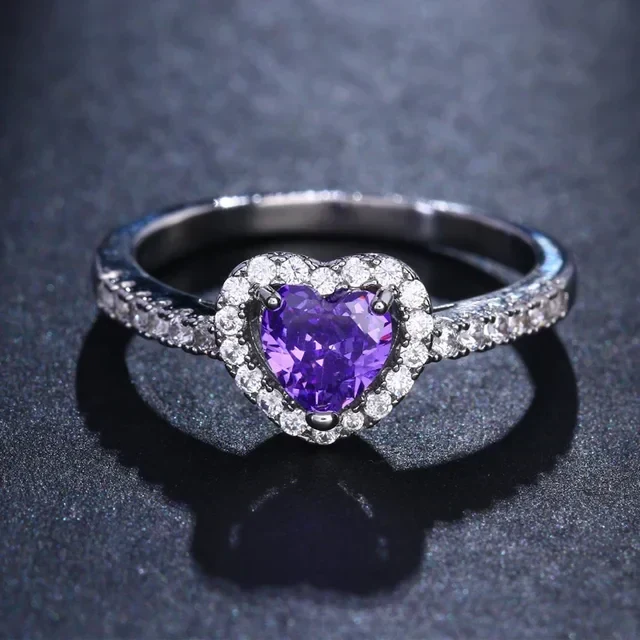 Forlovelsesring med hjerteformet diamant – kærlighedssymbol