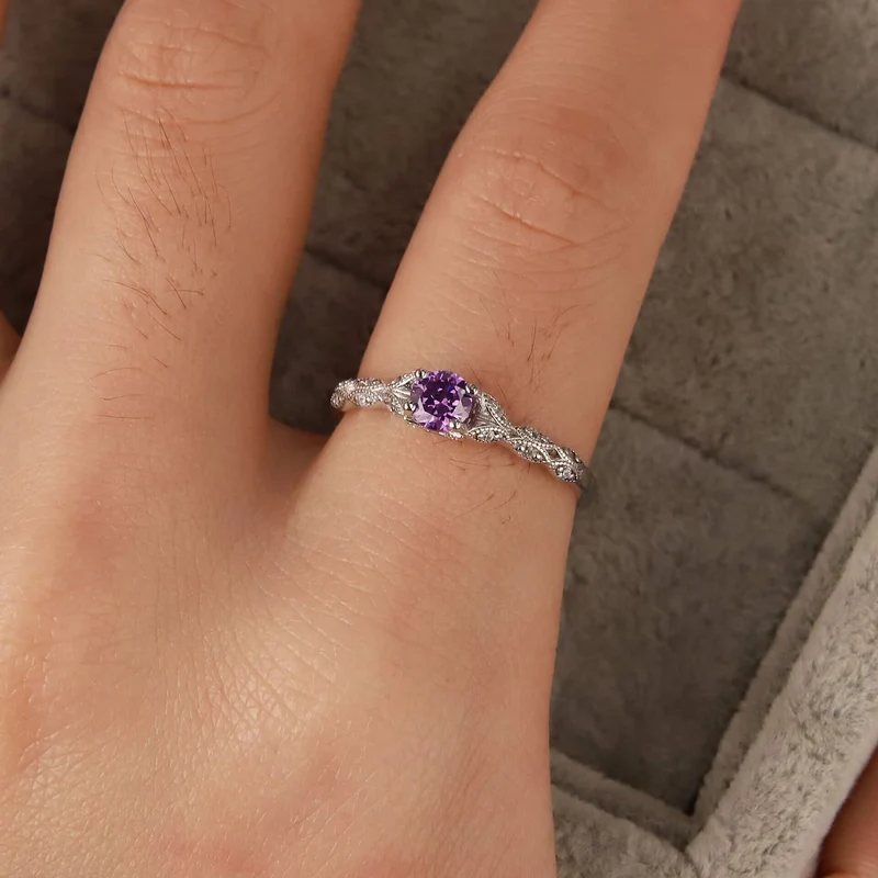 Elegant Ring med Amethyst og Zirconia – Luminara