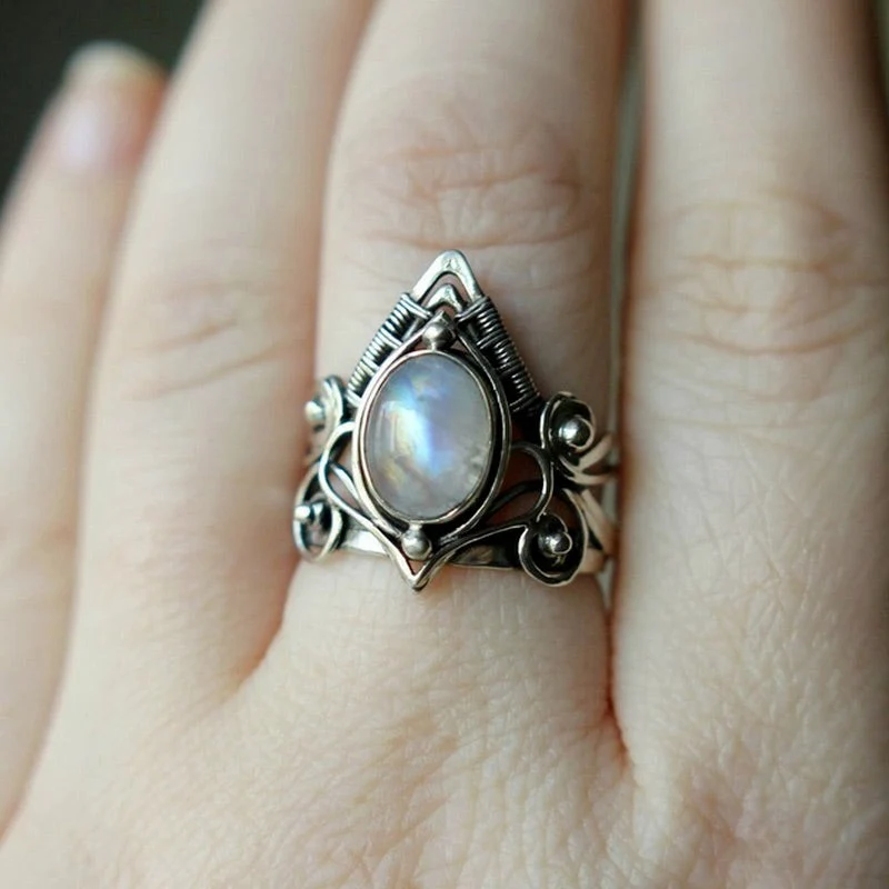 Elegante Vintage Ring med Månesten – Clara
