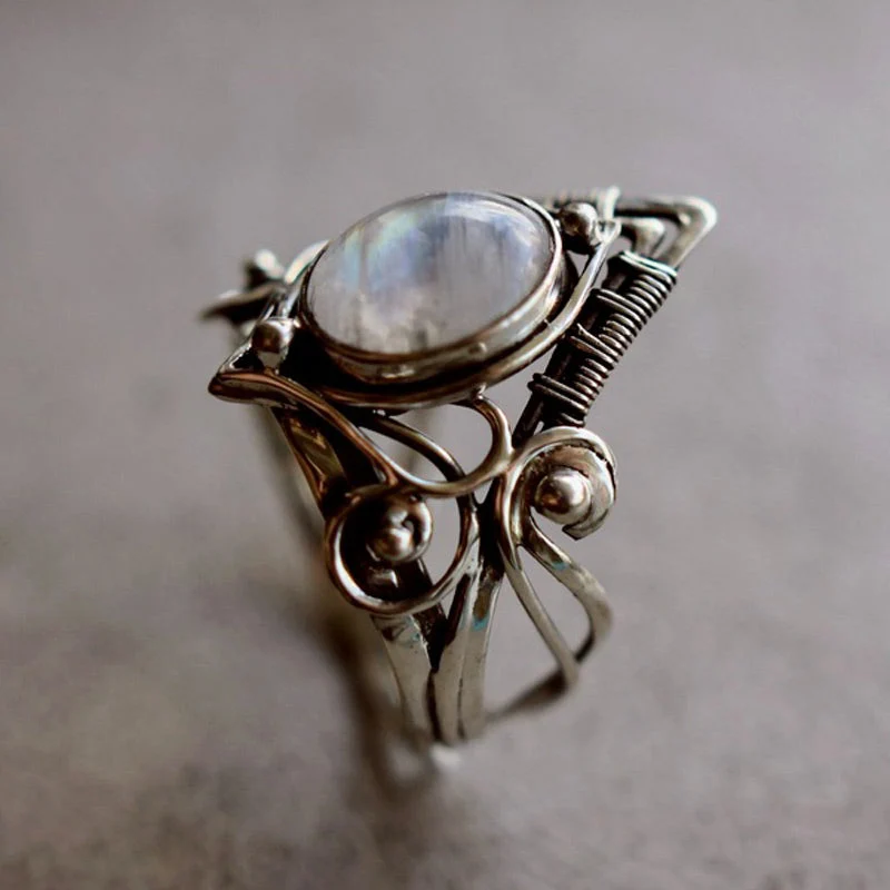 Elegante Vintage Ring med Månesten – Clara