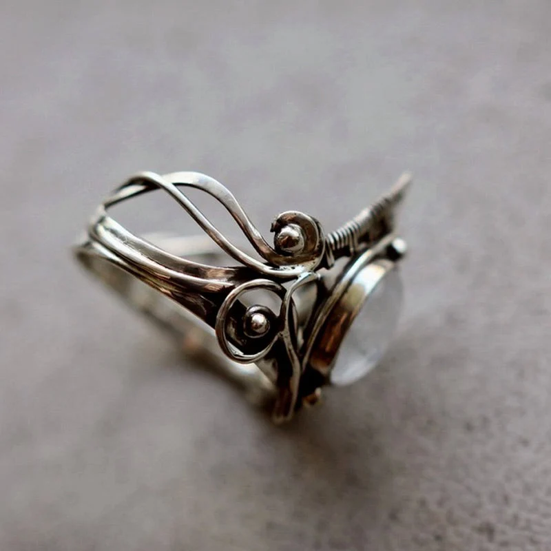 Elegante Vintage Ring med Månesten – Clara