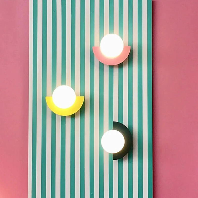 Lysende Halvcirkel Vægmontering | Farverig Glasdesign
