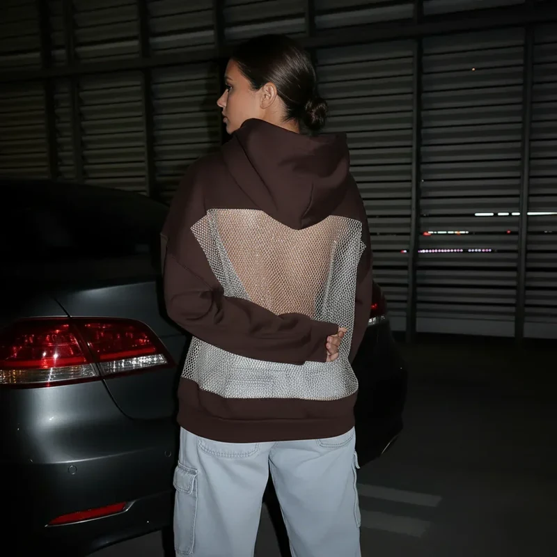 BackStageGlow | Cuando las luces se encienden, esta sudadera no solo brilla, sino que domina el espacio