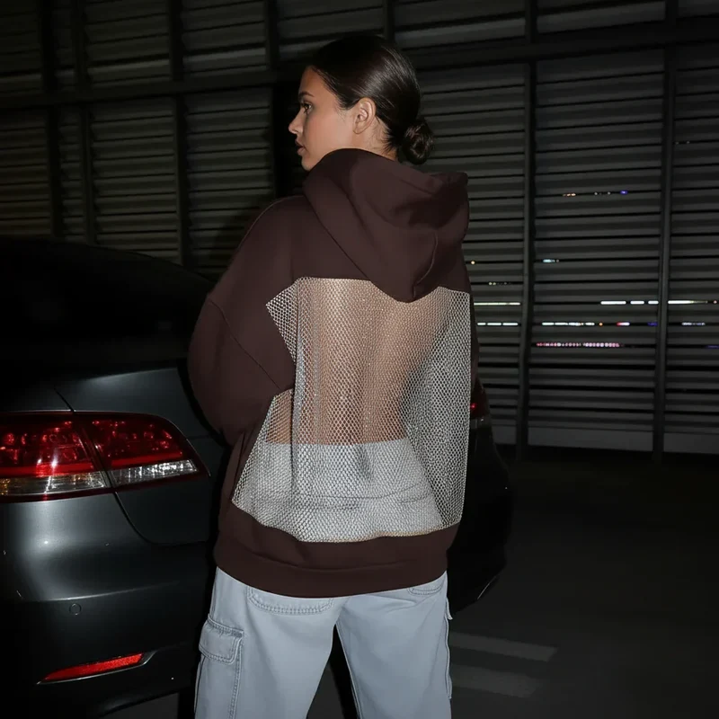 BackStageGlow | Cuando las luces se encienden, esta sudadera no solo brilla, sino que domina el espacio