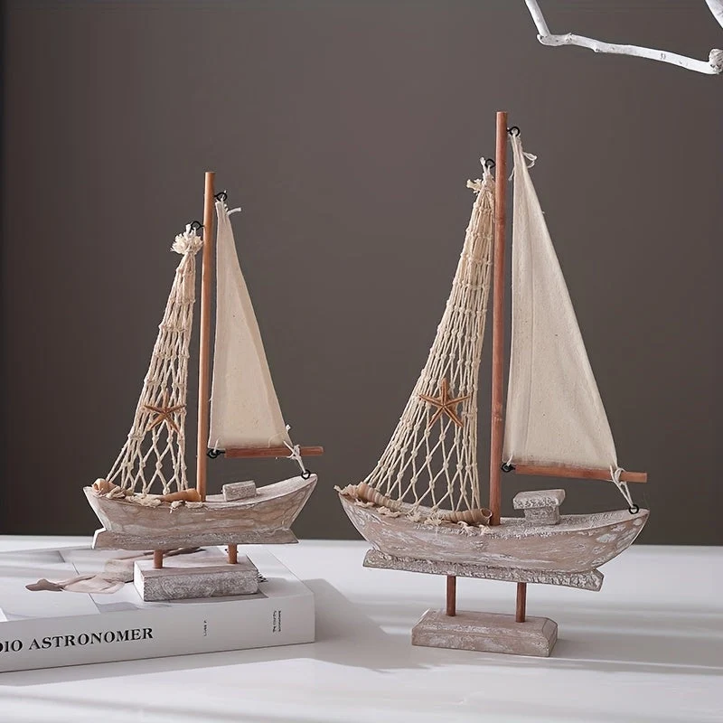 Vintage Sejlbåd i Træ – Nautisk Dekoration til Dit Hjem