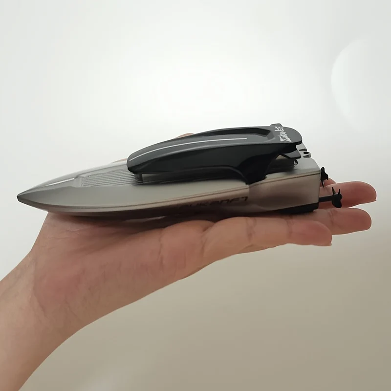 Mini Vandbåd med Fjernbetjening og LED-Belysning