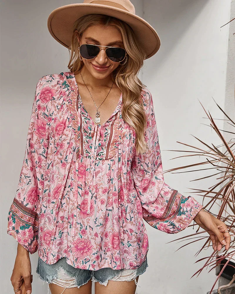 Vibrerende Boho-Bluse med Blomsterprint og Lange Ærmer
