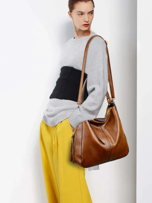 Stilfuld og Rummelig Hobo Taske med Vintage Design