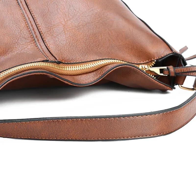 Stilfuld og Rummelig Hobo Taske med Vintage Design