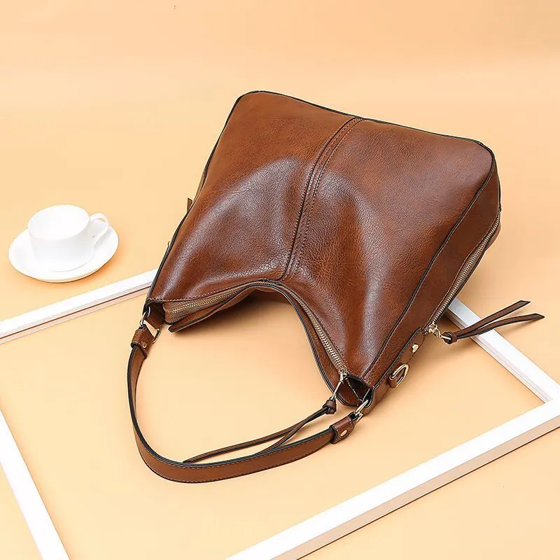 Stilfuld og Rummelig Hobo Taske med Vintage Design