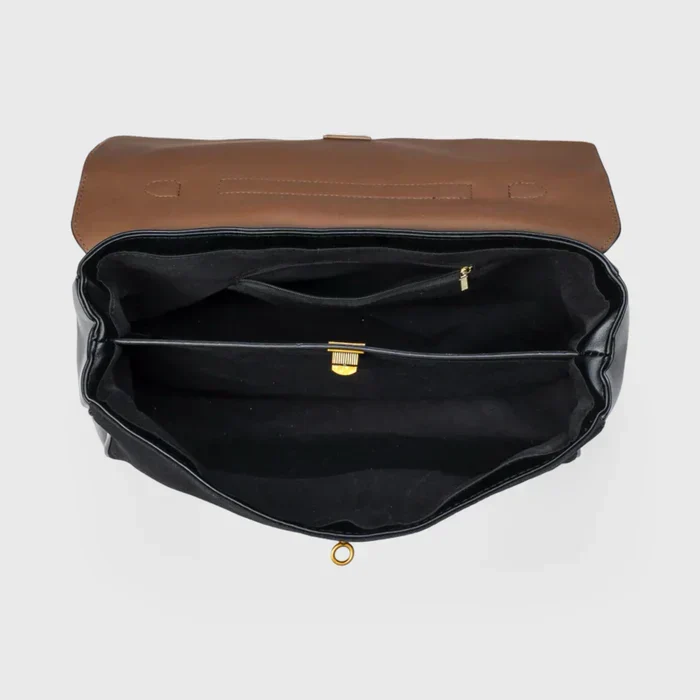 Elegant skuldertaske i luksuriøst mikrofiber med veganske detaljer