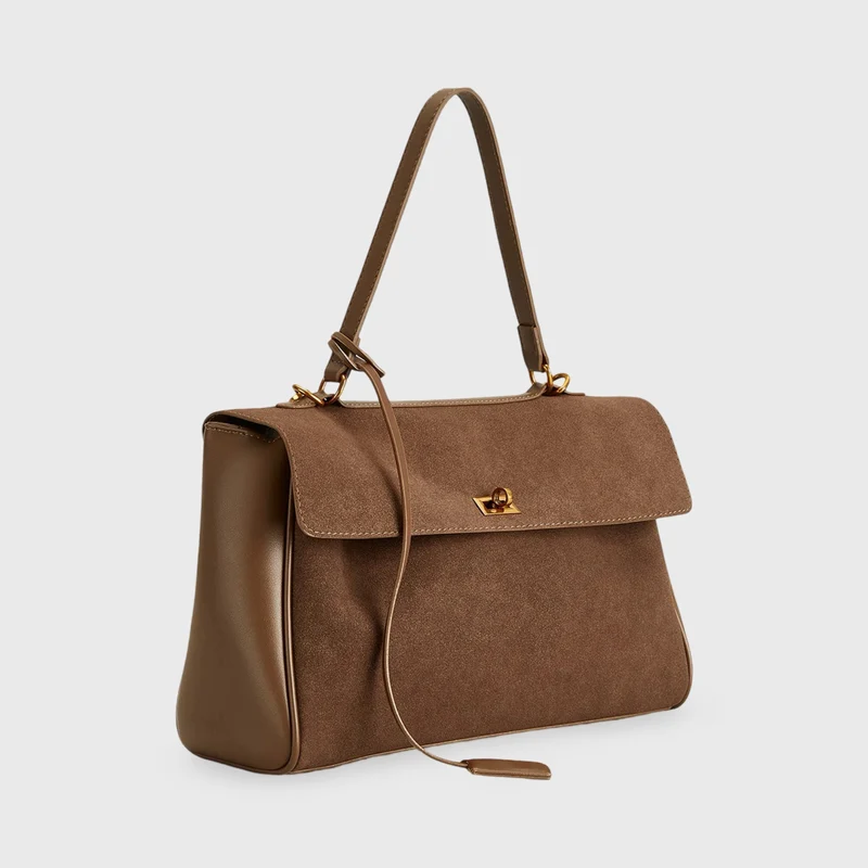 Elegant skuldertaske i luksuriøst mikrofiber med veganske detaljer