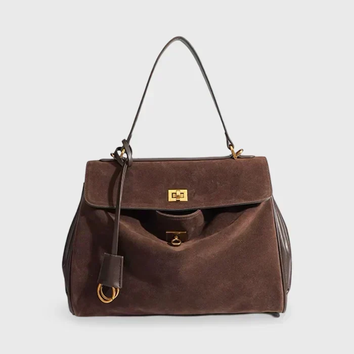 Elegant skuldertaske i luksuriøst mikrofiber med veganske detaljer