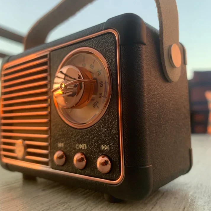 RetroSound Bluetooth Højttaler | Elegant og kraftfuld lyd i kompakt design