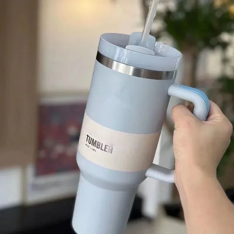 Isoleret Drikkebeholder med Tæt Låg og Sugerør – ChillTumbler