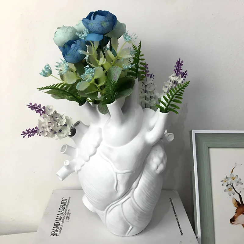 Hjerteformet Vase med Græsk Inspiration – Amara