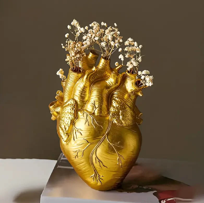 Hjerteformet Vase med Græsk Inspiration – Amara