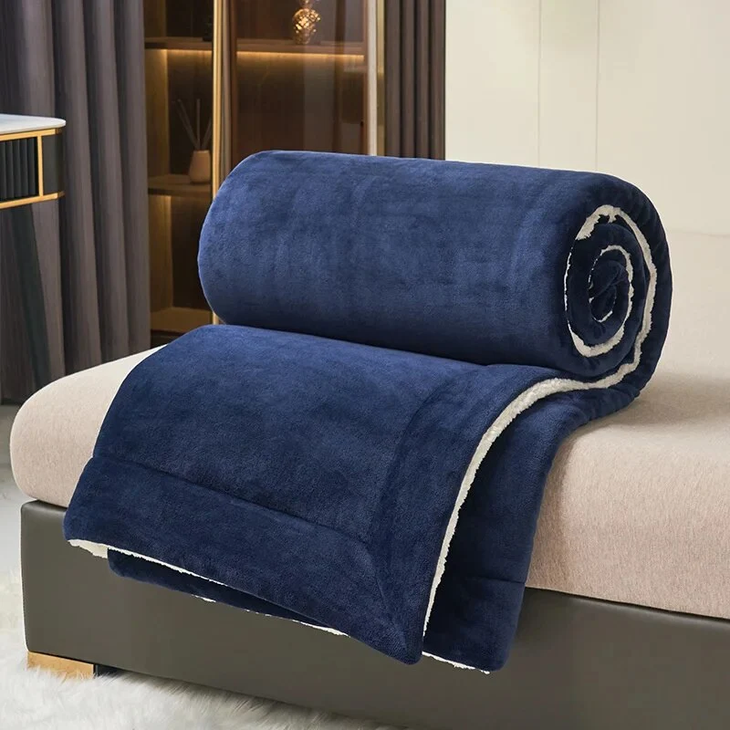 LuxeWool - Vendbar fleece tæppe til sofa eller seng