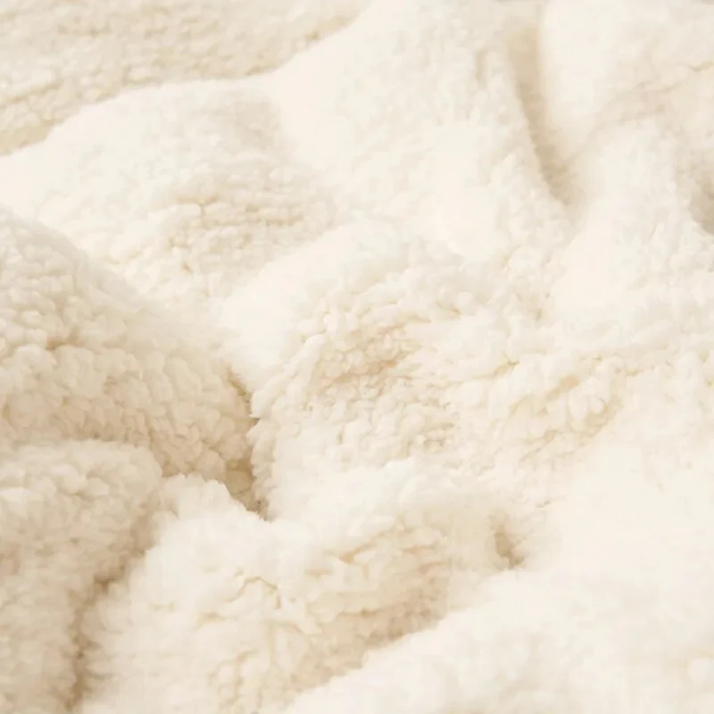 LuxeWool - Vendbar fleece tæppe til sofa eller seng