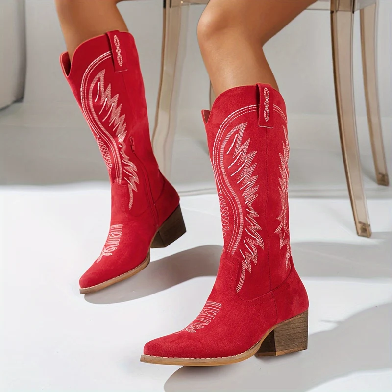 Elegante kvindeboots med broderi og mellem højde hæl