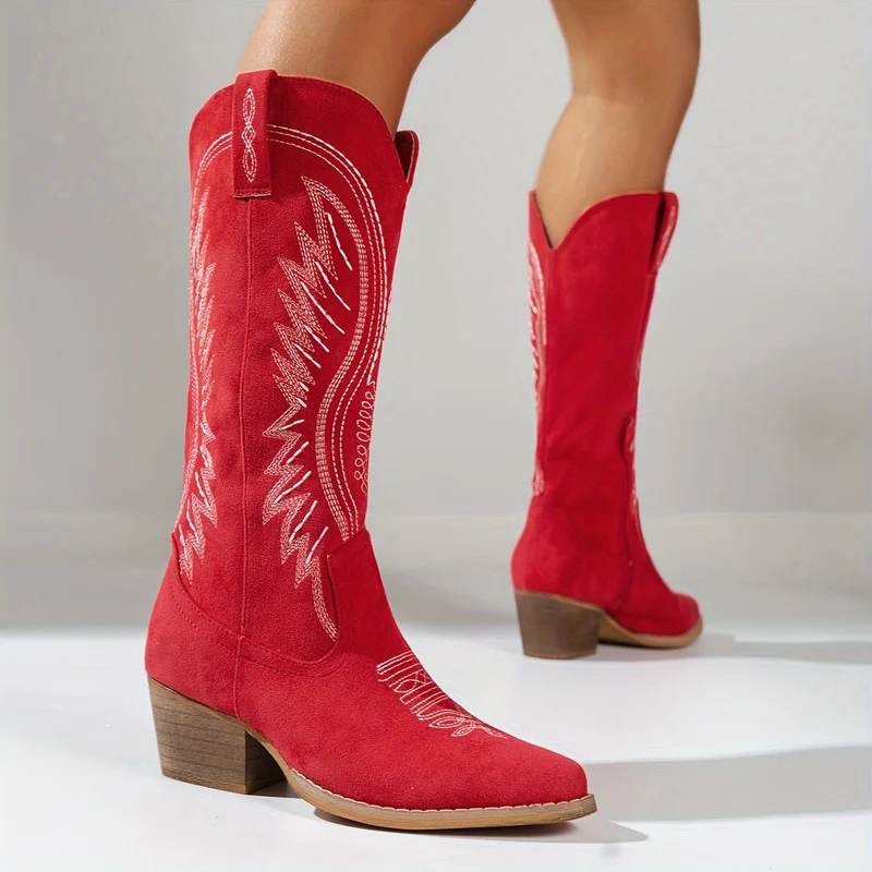 Elegante kvindeboots med broderi og mellem højde hæl