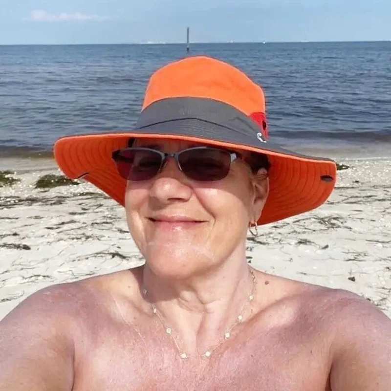 SolBeskyttelse – Bredskyggehat til Kvinder