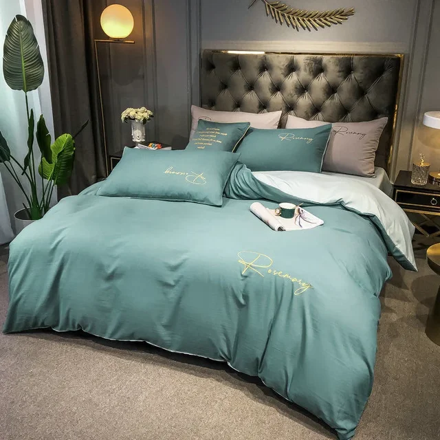 Elegant luksus sengetøj med broderet design