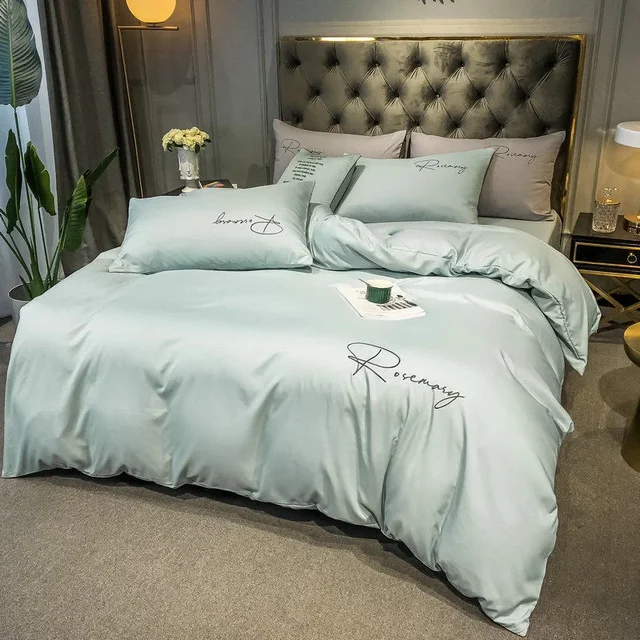 Elegant luksus sengetøj med broderet design