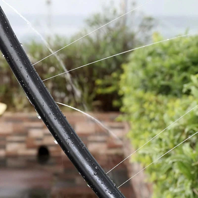 Forfriskende trampolinsjov - vand sprinkler
