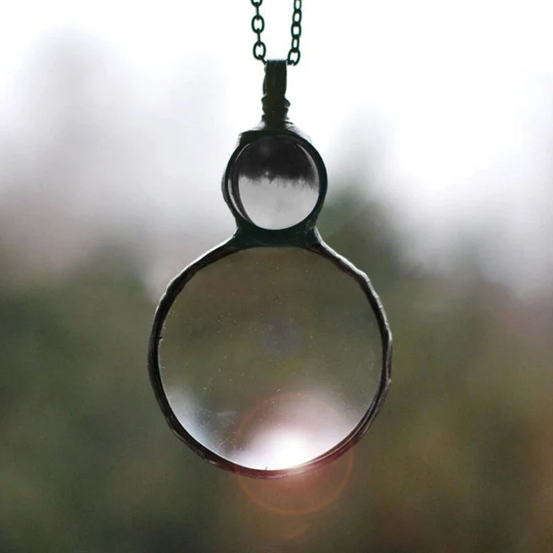 Elegant Halskæde med Forstørrelsesglas Vedhæng