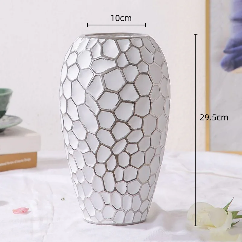 Elegant keramisk vase med gyldne detaljer