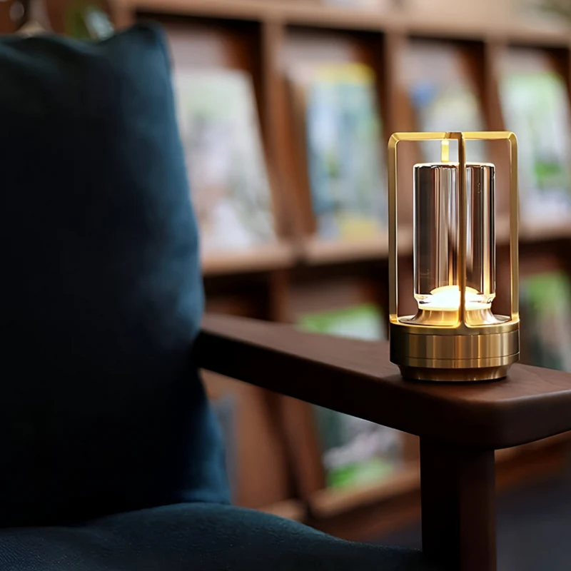 Elegant Bærbar Bordlampe – Vandtæt, Justerbart Lys til Hjemmet