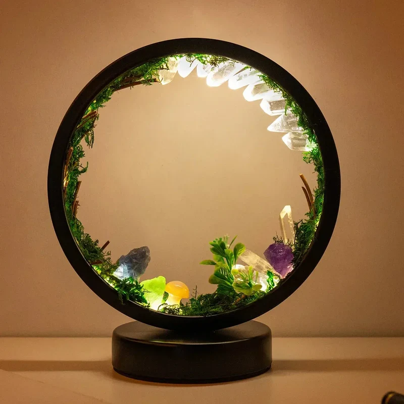 Elegant natlampe med rund ramme - grønne krystaller - stilfuld dekoration