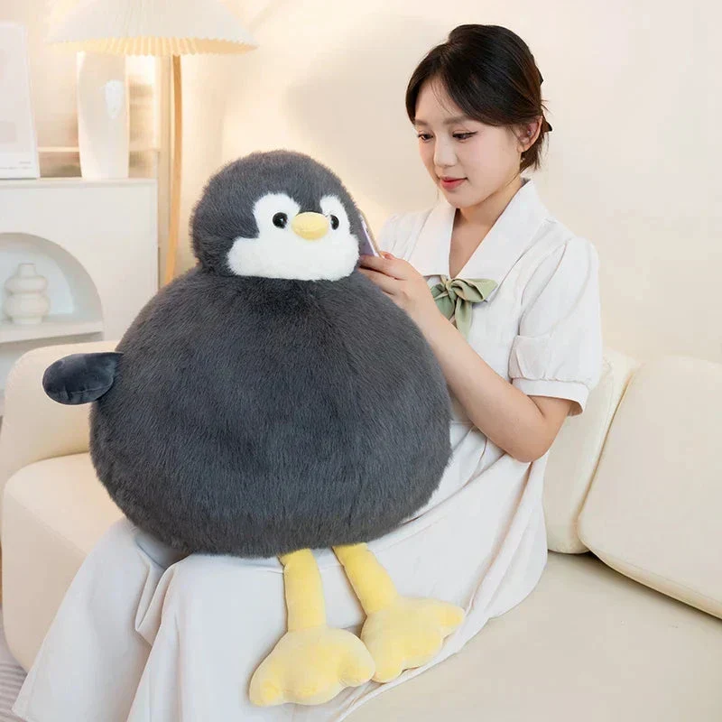 Fyldig rund pinguin krammedyr i blødt stof