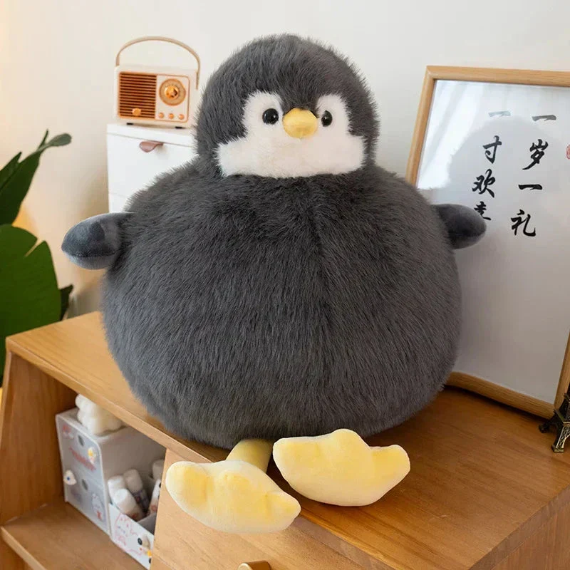 Fyldig rund pinguin krammedyr i blødt stof