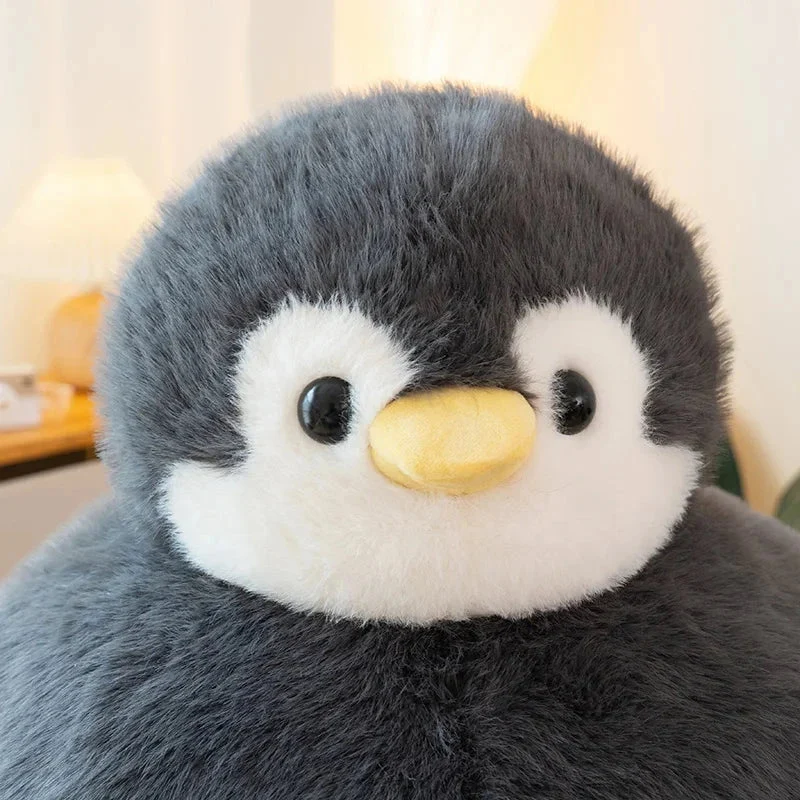 Fyldig rund pinguin krammedyr i blødt stof