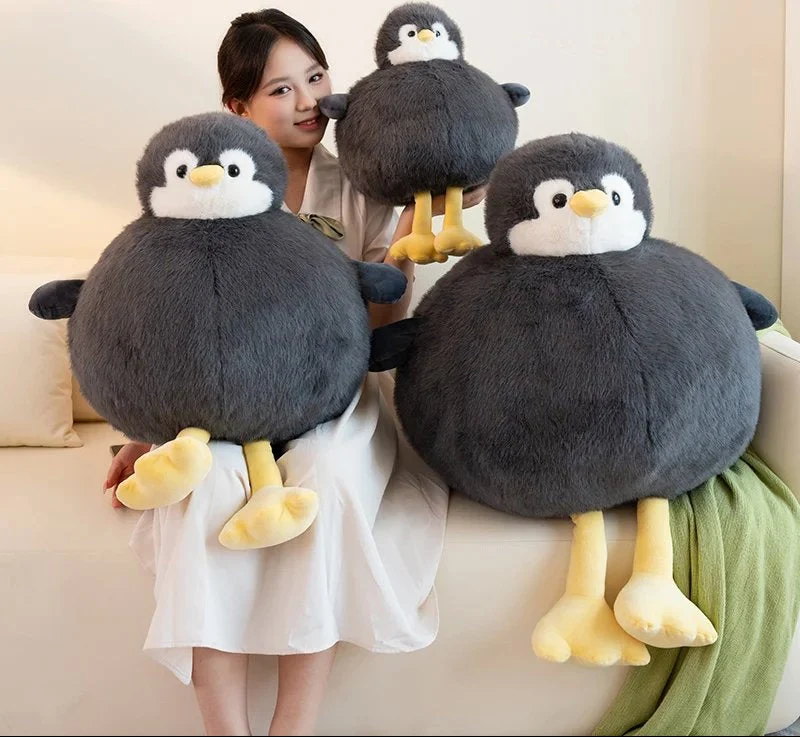 Fyldig rund pinguin krammedyr i blødt stof