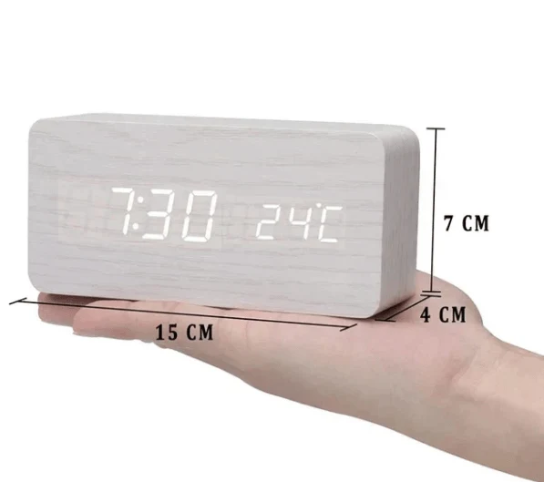 SmartTræ LED Ur – Stemmestyring og Elegant Design til Hjemmet