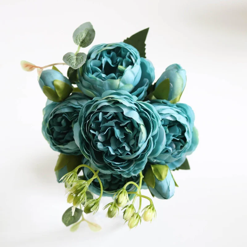 Elegant kunstnerisk blomsterarrangement med pæoner - Buket