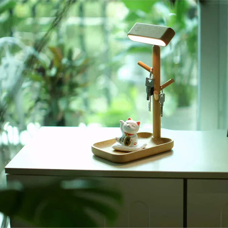 Elegant dæmpbar bordlampe med opbevaringsplads