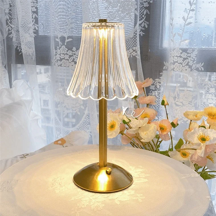Guldfarvet krystal bordlampe