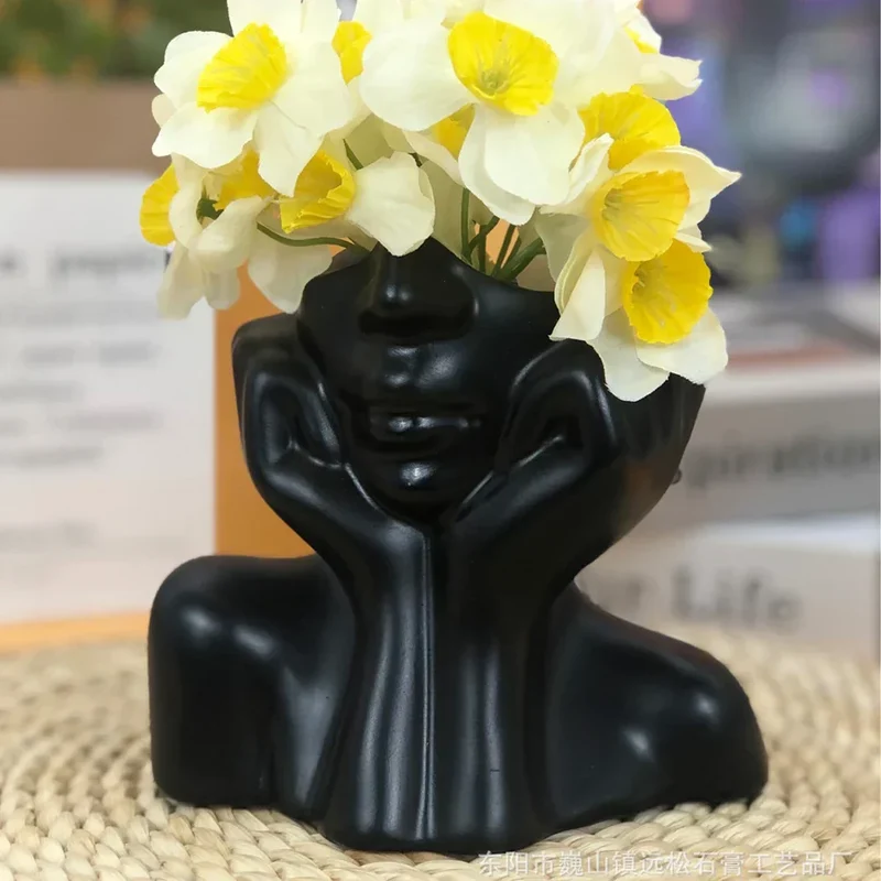 Glædelig Blomsterkrukke Skulptur