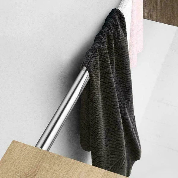Vægmonteret tøjstativ til garderobe – praktisk og pladsbesparende